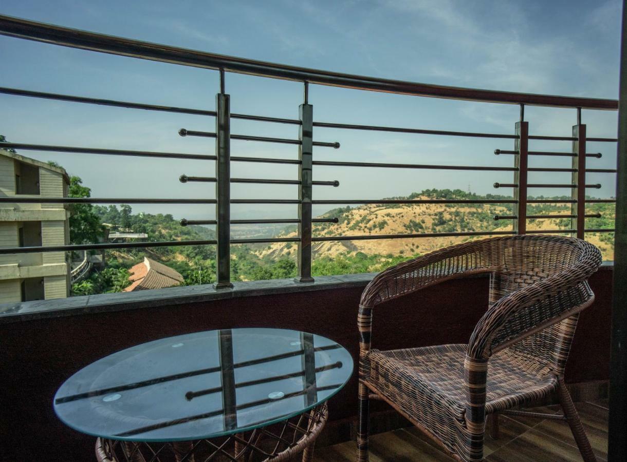 Pooja Villa Suites-Rooms And Pool, Igatpuri Exterior photo